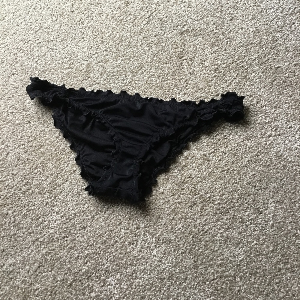 Black ruffled cheeky swim bottoms